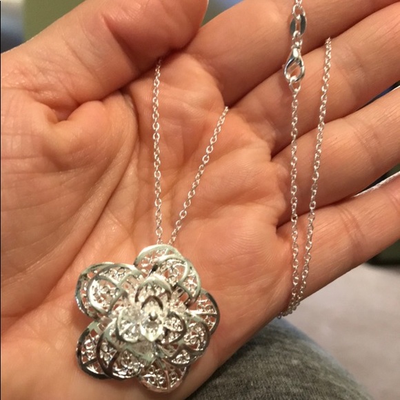 NEW!💙💎GORGEOUS 🌹ROSE🌹 NECKLACE!💎💙SILVER TONE - Picture 5 of 8